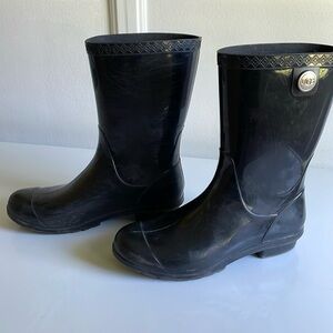 Size 7 UGG rain boots black